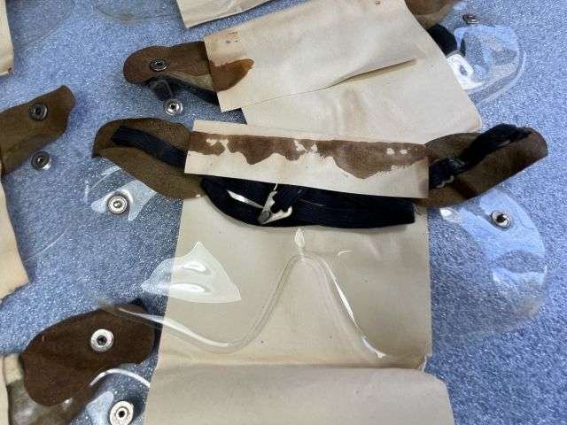 56) Excellent Set of Early WW2 British Army Anti-Gas Eyeshields MKII In Early Card Box Dated January 1940 — image 5