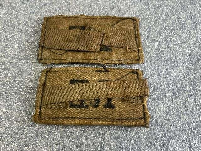 2) Good Original WW1 WW2 British Royal Engineers RE Cloth Epaulette Slides Shoulder Titles — image 2