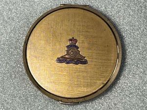 16) Excellent Original 1950s? Woman's Compact By Stratton With RA …