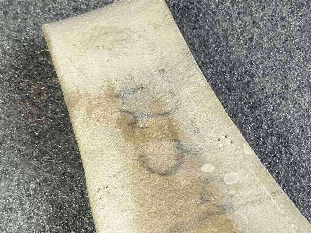 94) Nice Original Vintage Slade Wallace Clay White Bayonet Frog — image 3