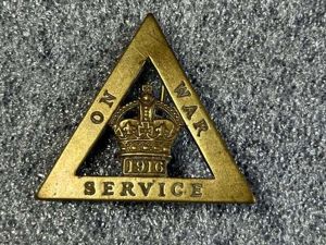 104) Excellent Original WW1 Pin Back On War Service 1916 …