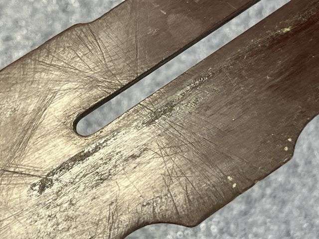 105) Original WW2 – 1950s? British Army Issue Button Cleaning Stick In Bakelite — image 2