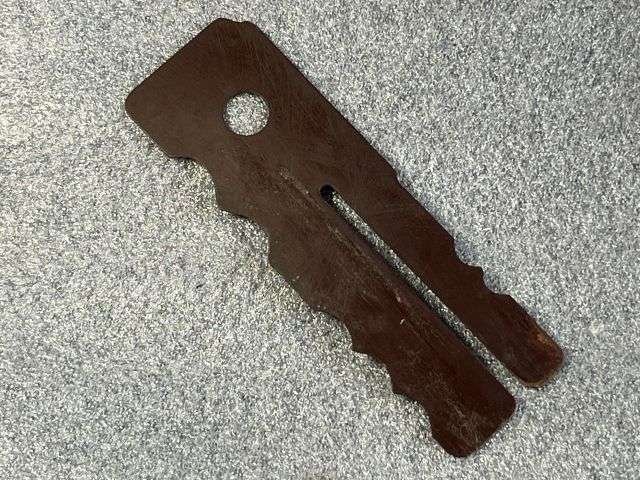 105) Original WW2 – 1950s? British Army Issue Button Cleaning Stick In Bakelite — image 3