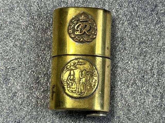 106) WW2 British Military Issue Pocket Lighter With Badge. In Need of Repair — image 8
