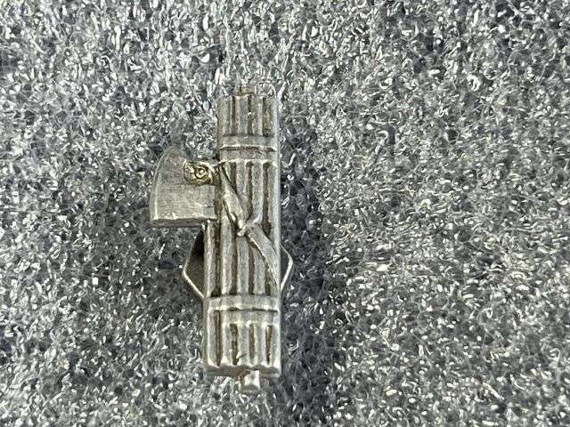 77) Excellent Original WWII Italian Fascist Screw Back Fasces Lapel Badge? — image 4