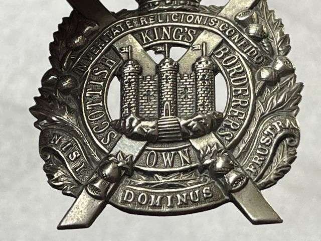 50) Excellent Original Victorian Kings Own Scottish Borderers White Metal Cap Badge — image 4