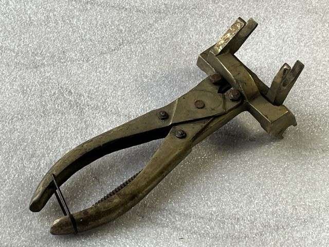 58) Good Original WW2 AM Marked Solid Brass RAF Aircraft Gun Ammo Belt Reloading Tool — image 4