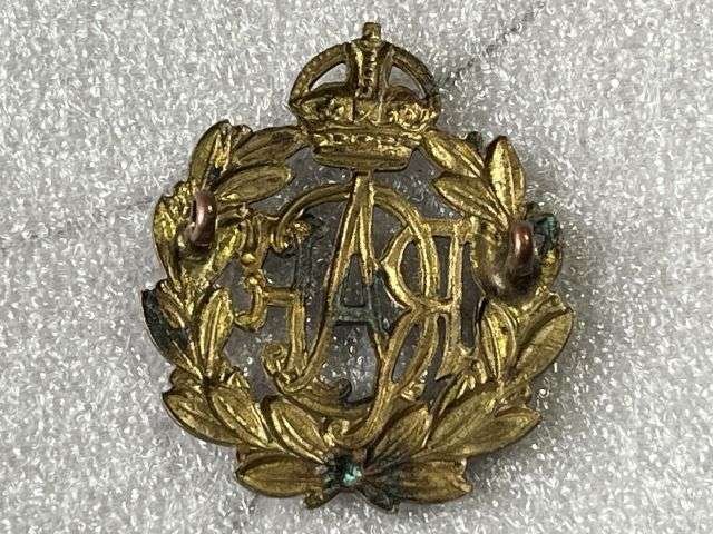23) Excellent Original WW2 Royal Canadian Air Force RCAF Brass Cap Badge — image 2