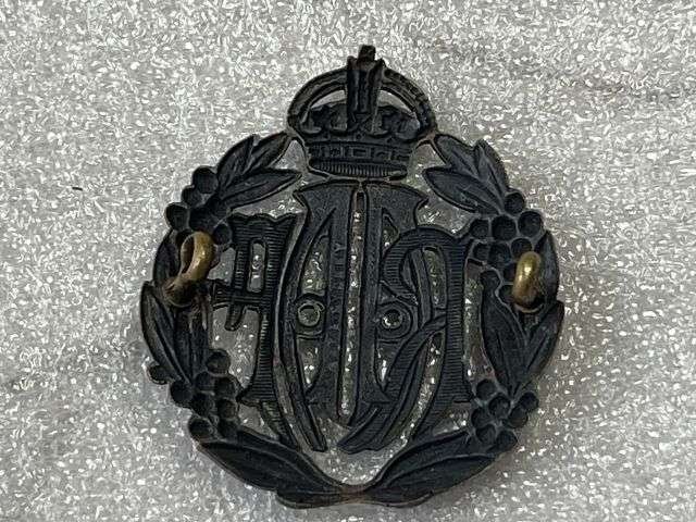 33) Excellent Original WW2 Royal Australian Air Force Cap Badge Maker Marked Amor Sydney — image 3