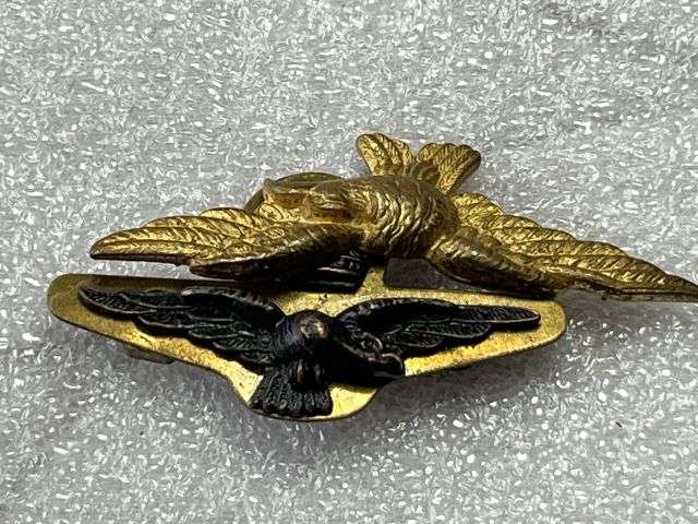 34) Excellent Original WW2 Royal Australian Air Force Officers 2 Part Epaulette Badge — image 2