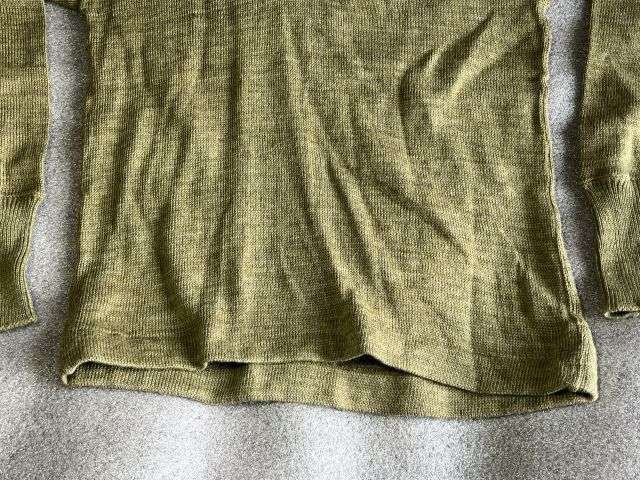 5) Excellent Original WW2 British Army V Neck Pullover Dated 1945. Some Minor Repairs — image 10