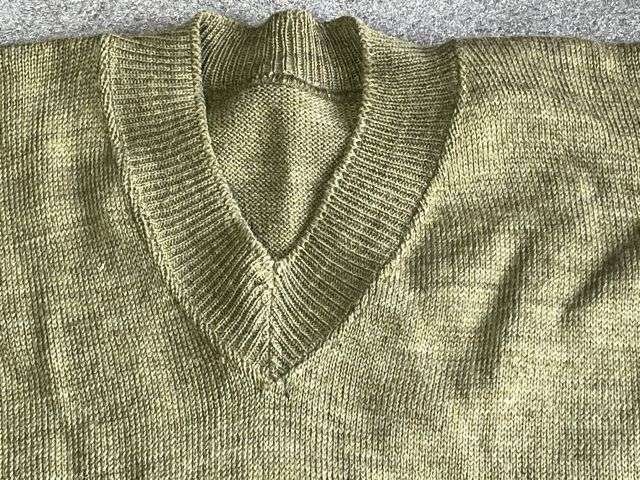 5) Excellent Original WW2 British Army V Neck Pullover Dated 1945. Some Minor Repairs — image 11