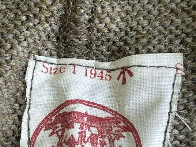 5) Excellent Original WW2 British Army V Neck Pullover Dated 1945. Some Minor Repairs — image 6