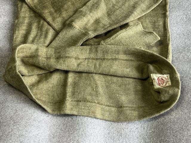 5) Excellent Original WW2 British Army V Neck Pullover Dated 1945. Some Minor Repairs — image 8