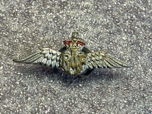 85) Excellent Original Well Used WW2 RAF Pilots Wing Lapel …
