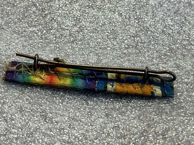 87) Good Dirty Worn Period Made WW1 Full Size Medal Ribbon Pin Bar of 2 Medals War & Victory — image 2