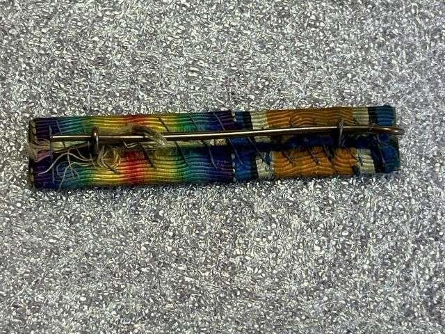 87) Good Dirty Worn Period Made WW1 Full Size Medal Ribbon Pin Bar of 2 Medals War & Victory — image 3