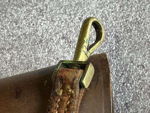 51) Excellent Original WW1 WW2 British Army Officers Pistol Holster With Spring Clip Attachments — image 4