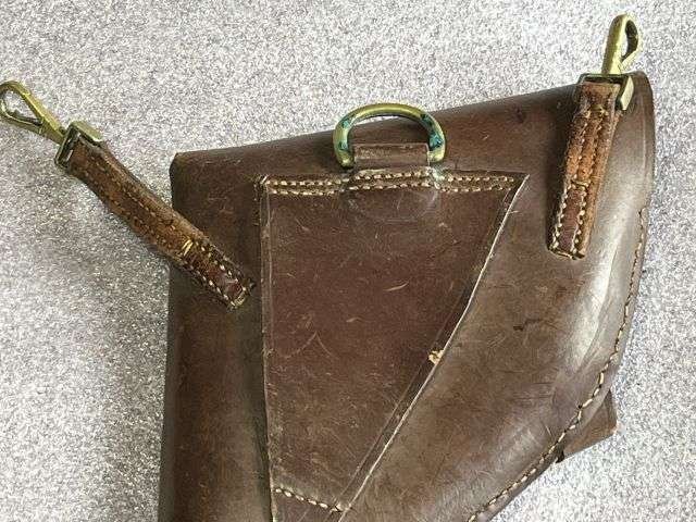 51) Excellent Original WW1 WW2 British Army Officers Pistol Holster With Spring Clip Attachments — image 5