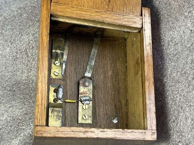 67) Excellent Original WW1 British Army Officers Wooden Balls Eye Battery Lamp — image 3