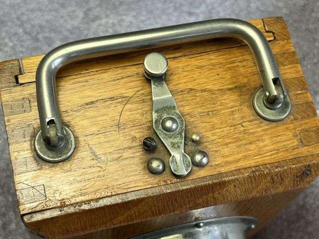 67) Excellent Original WW1 British Army Officers Wooden Balls Eye Battery Lamp — image 5