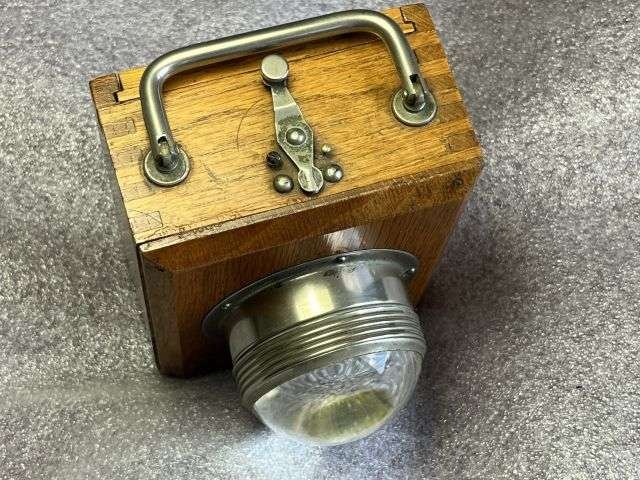67) Excellent Original WW1 British Army Officers Wooden Balls Eye Battery Lamp — image 6