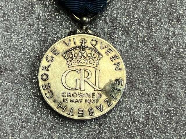 49) Excellent Original GRVI Coronation Medal. George 5th Crowned 12th May 1937 — image 2