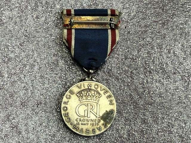 49) Excellent Original GRVI Coronation Medal. George 5th Crowned 12th May 1937 — image 4