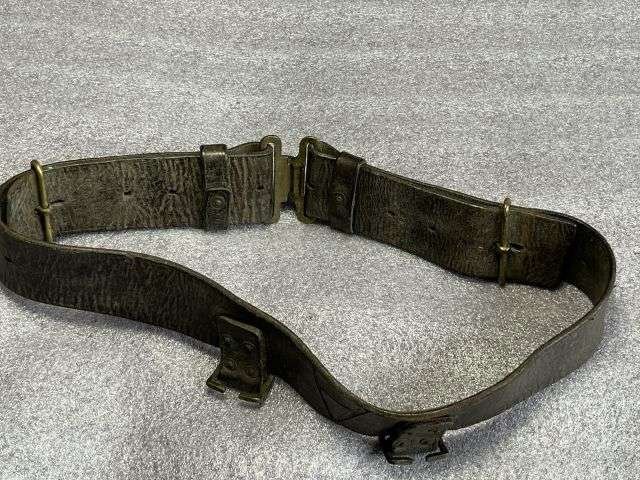 28) Good Original WW2 Home Guard 1939 Pattern Leather Waist Belt In Dirty As Found Condition — image 2
