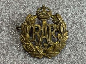 30) Good Original WW2 RAF Cap Badge To The Royal …