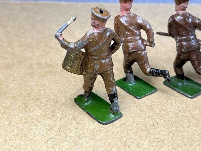 122) Set of 9 Vintage Original J.Hill & Co Lead Soldiers — image 3