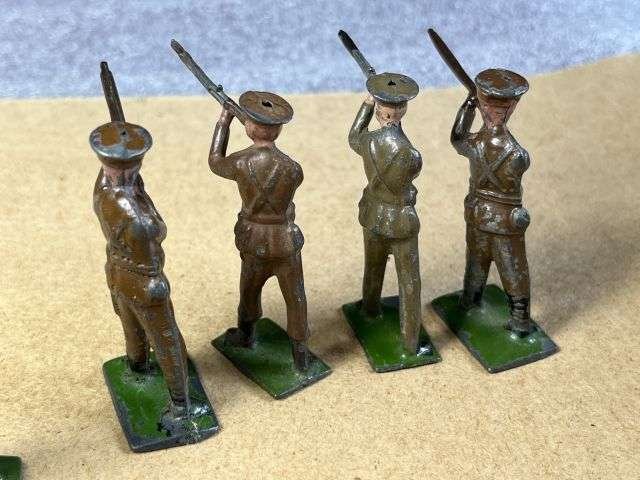 122) Set of 9 Vintage Original J.Hill & Co Lead Soldiers — image 6
