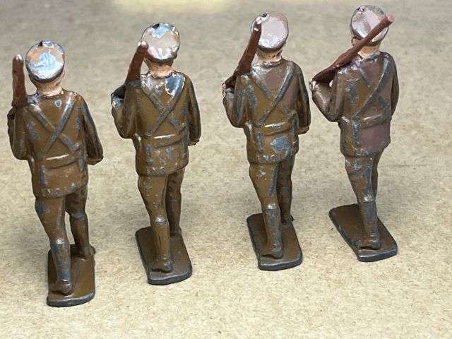 123) Set of 4 Vintage Original Marching Lead Soldiers — image 3