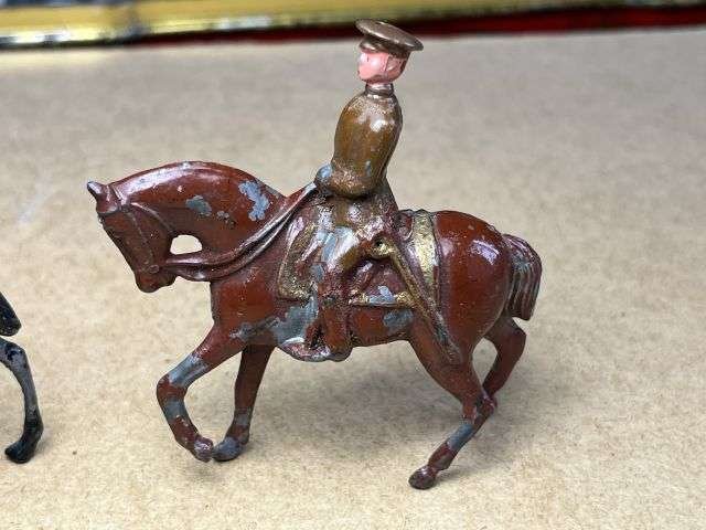 124) Set of 2 Vintage Original Lead Soldiers On Horse Back By Johillco — image 3