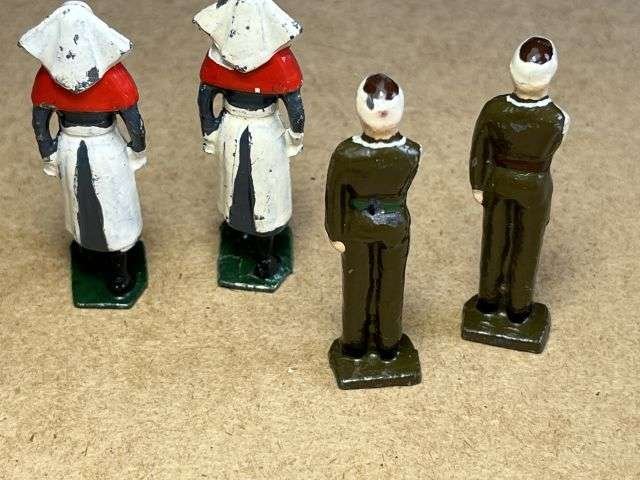 126) Set of 5 Vintage Original Britains Lead Soldiers 2 Nurses & 3 Wounded Soldiers — image 4