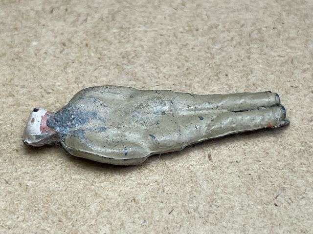 126) Set of 5 Vintage Original Britains Lead Soldiers 2 Nurses & 3 Wounded Soldiers — image 5