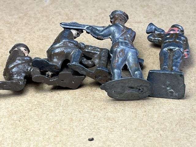 127) Set of 4 Vintage Original Lead Soldiers Lying Vickers MG etc — image 2