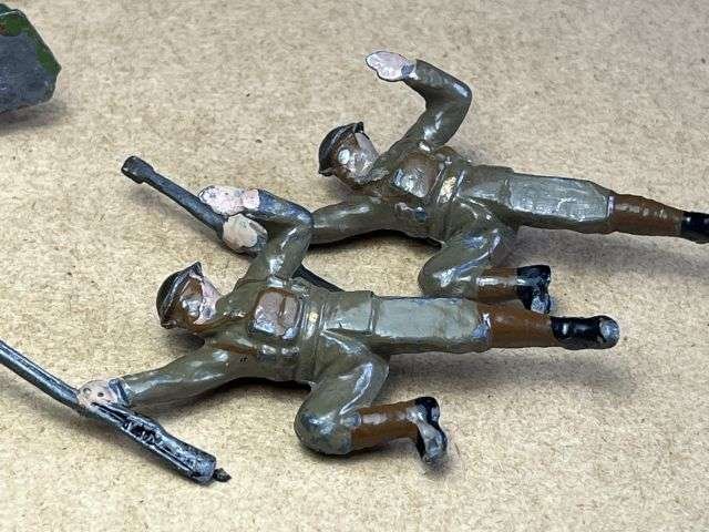 128) Set of 3 Vintage Original Britains Lead Soldiers In Gas Masks Officer & 2 Men Crawling — image 3