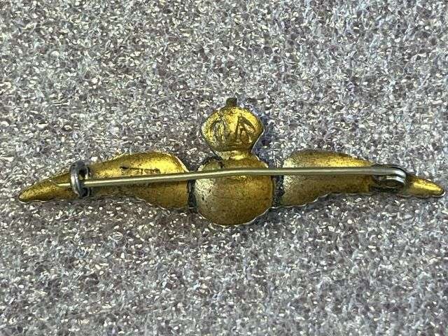 111) Lovely Original 1930s-WW2 RAF Silver & Enamelled Pilots Wings Sweetheart Brooch — image 4