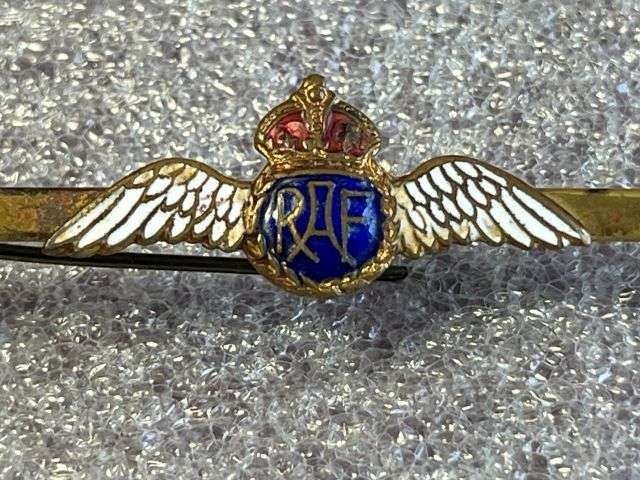 114) Nice Original 1930s-WW2 RAF Pilots Wings Sweetheart Brooch — image 3
