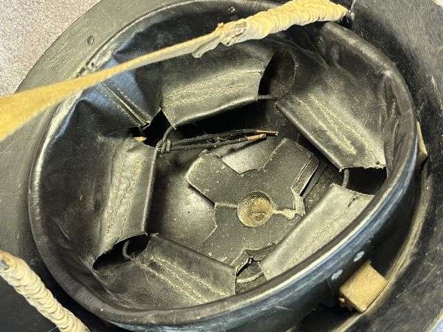 117) Very Nice WW2 British Home Front Bakelite Protective Helmet By G.A. Dunn & Co Ltd Dated 1941 — image 6