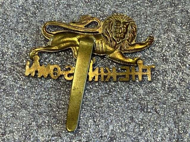 71) Excellent Original WW1 WW2 The Kings Own Royal Lancaster Regt Cap Badge — image 2