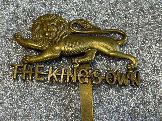 71) Excellent Original WW1 WW2 The Kings Own Royal Lancaster Regt Cap Badge — image 3