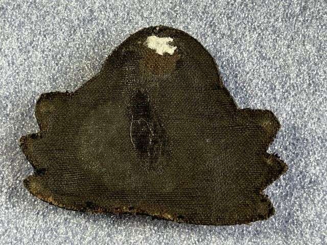 32) Lovely Clean Original WW2 Royal Navy Officers Guilt Metal Economy Cap Badge — image 2