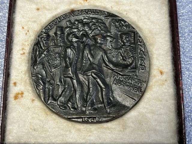 36) Very Nice Original WW1 RMS Lusitania Propaganda Medal In Original Box with Original Certificate — image 7