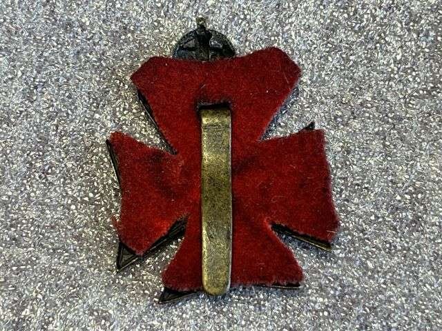 85) Excellent Original WW1 WW2 The Kings Royal Rifle Corps Cap Badge With Backing — image 2