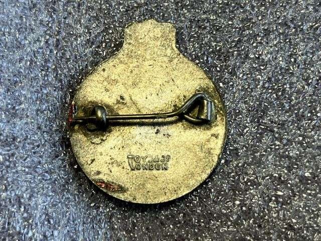 88) Excellent Original WW2 Woman's Lend to Defend National Savings Pin Badge — image 2