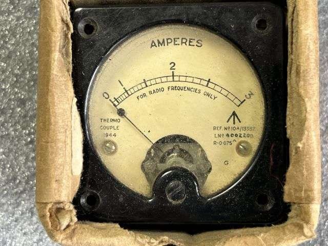 78) Original Boxed British Army Ammeter Moving Coil Type Amperes Gauge 1944 — image 4