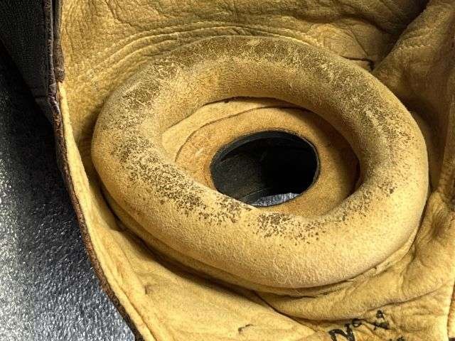 26) Excellent Original Late War Early Post WW2 RAF Late Pattern C-Type Flying Helmet 22C/880 Large Size 4 — image 6