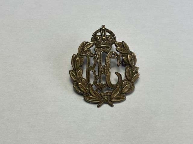 29) Excellent Original WW1 Royal Flying Corps Brass Cap Badge — image 3